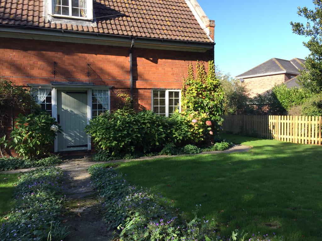 The Curve Luxury House with Hot Tub in South Thoresby